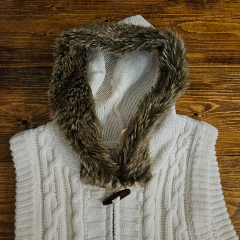 Red Camel Women's Hooded Cable Knit Sweater Vest Size‎ M Ivory White Faux Fur